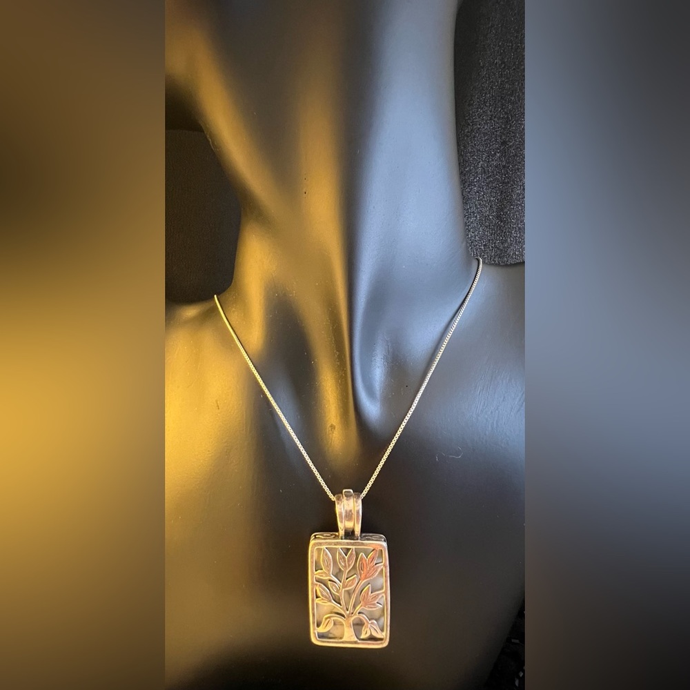 Silpada Tree of Life Interchangeable Pendant w/3 Inserts & Sterling Chain.